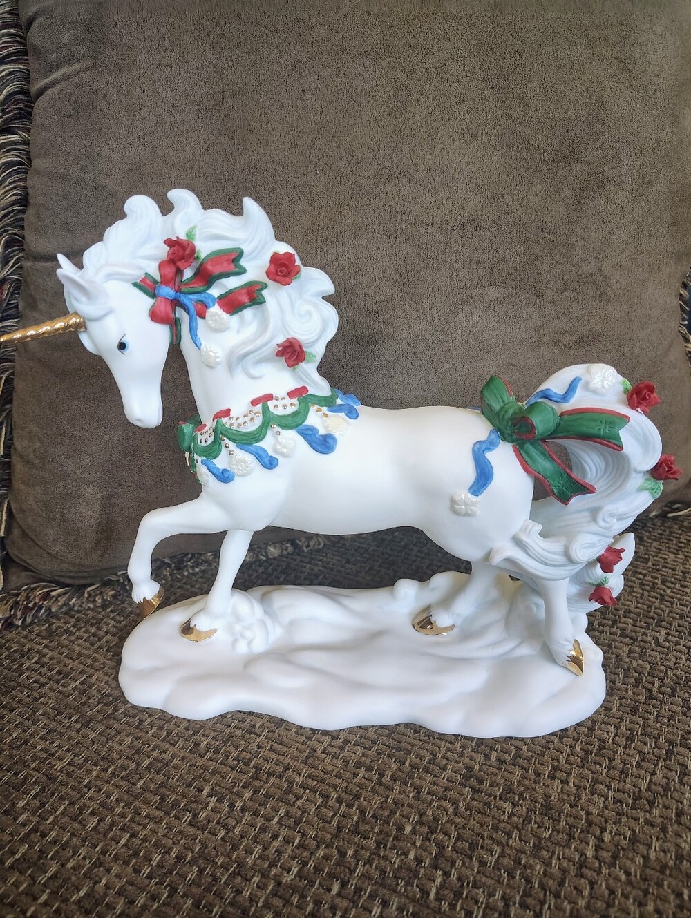 Princeton Gallery “Yuletide Enchantment” Fine Porcelain Unicorn Figurine 1997